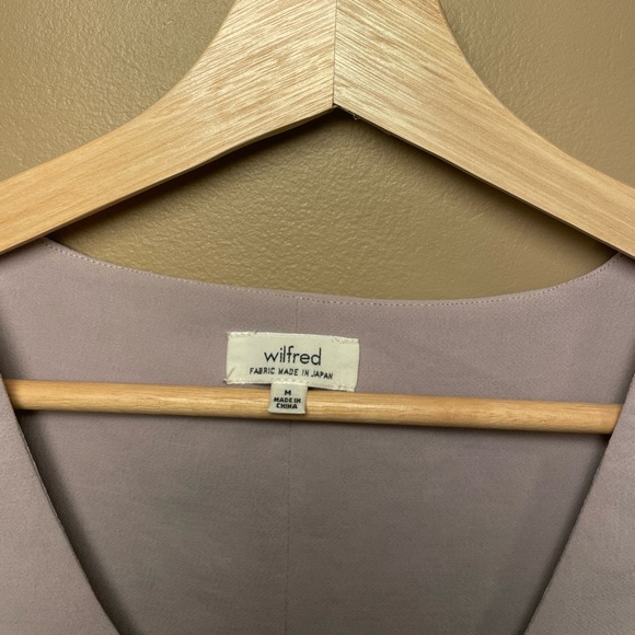 Aritzia - Wilfred lilac v-neck cropped sleeveless blouse - Picture 3 of 5